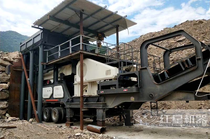 移動(dòng)顎式破碎機(jī)現(xiàn)場(chǎng) 移動(dòng)顎式破碎機(jī)現(xiàn)場(chǎng)