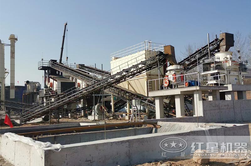 圓錐破和制砂機作業(yè)現(xiàn)場 圓錐破和制砂機作業(yè)現(xiàn)場