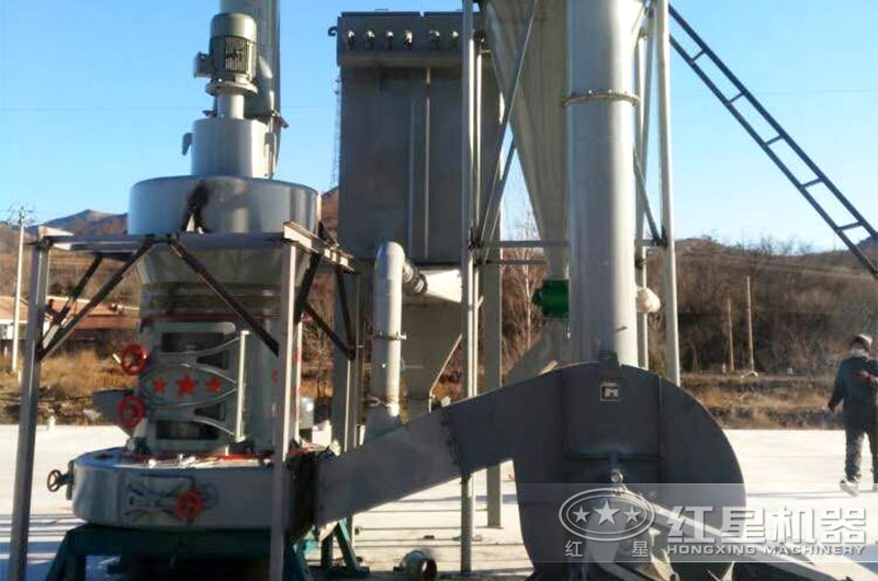 雷蒙磨粉機(jī)現(xiàn)場(chǎng) 雷蒙磨粉機(jī)現(xiàn)場(chǎng)