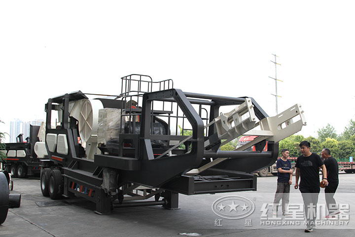 客戶就公司現(xiàn)貨進(jìn)行參觀、考察